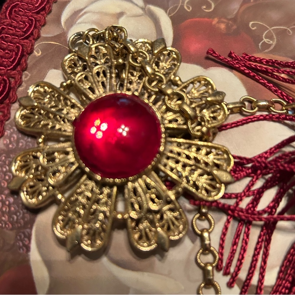 Vintage Red Glass Pendant Necklace - Picture 8 of 8